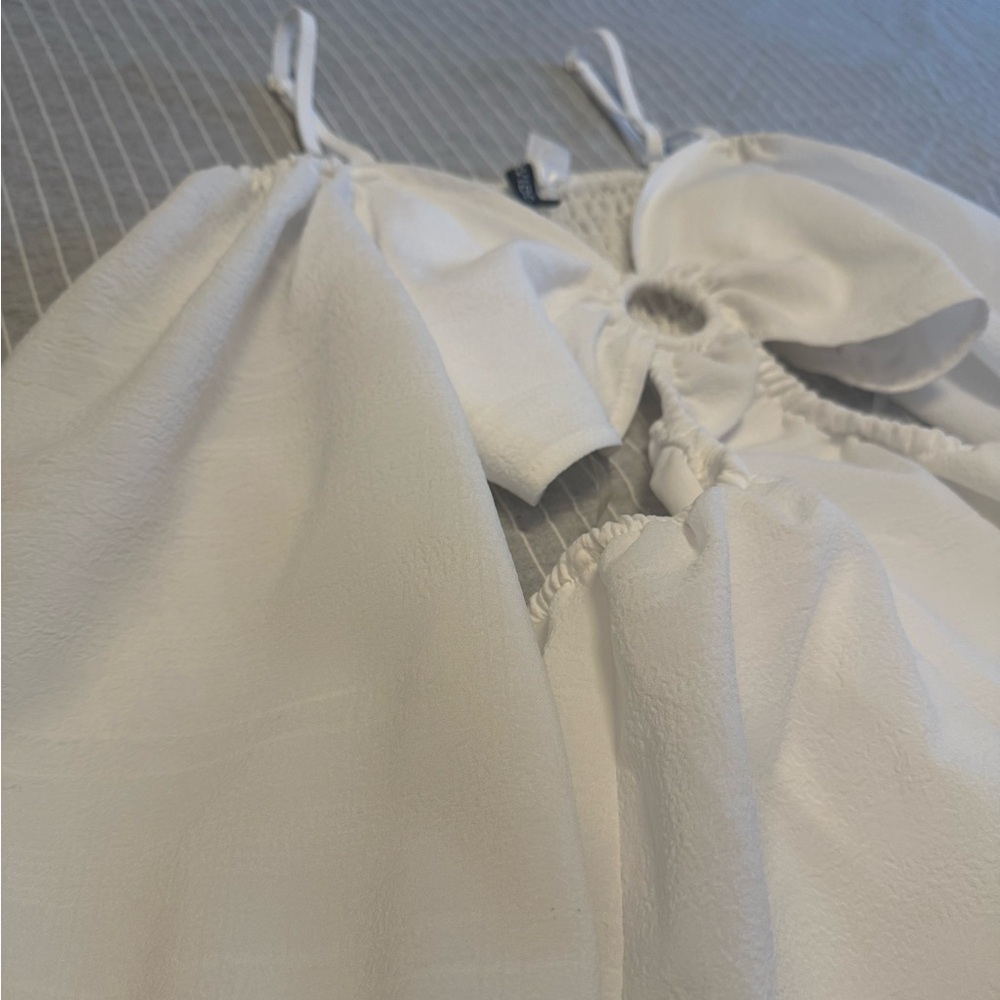 DIVIDED H&M Cutout Mini Dress White Size S EUC - Picture 4 of 13